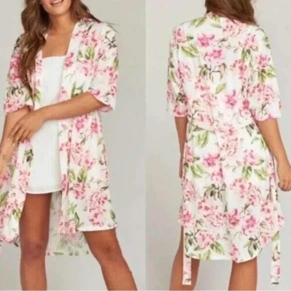 Show Me Your MuMu Other - Show Me Your Mumu White Robe With Pink Roses Short Sleeve Loungewear OS